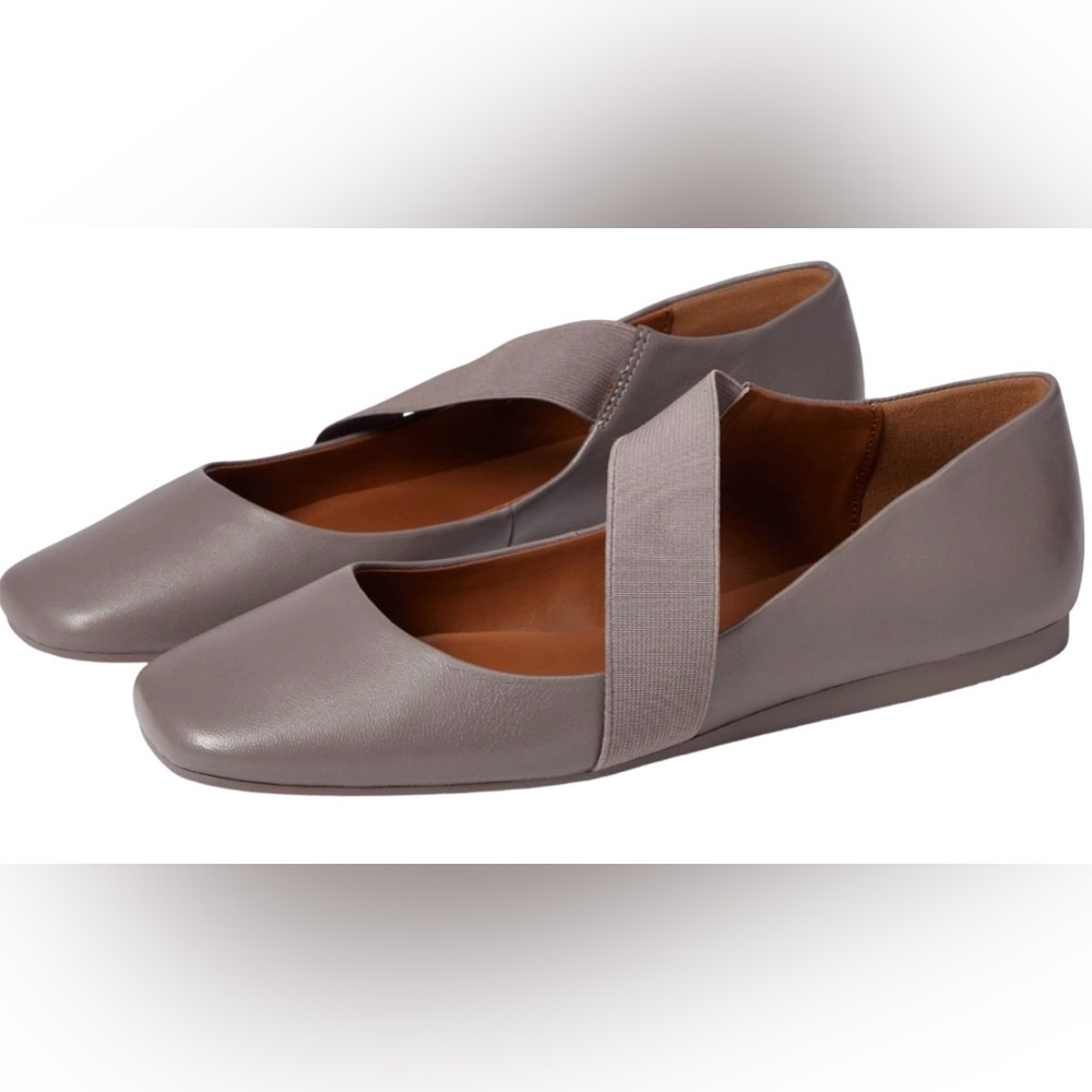 Blondo Brielle Waterproof Flats Taupe in color size 11, excellent  preowned
